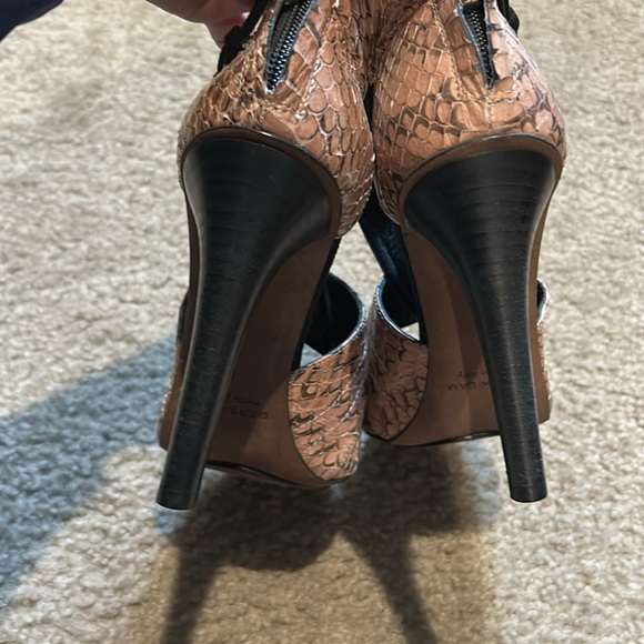 Derek lam - Picture 4 of 10